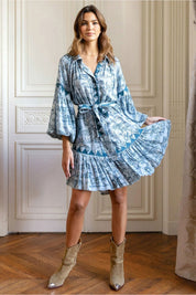 Γυναικείο φόρεμα κοντό ζακάρ με ζώνη εμπριμέ μπλε Miss June