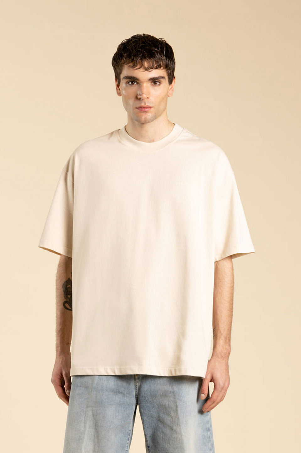 Ανδρική Κοντομάνικη μπλούζα σε φαρδιά γραμμή μπεζ I'M BRIAN