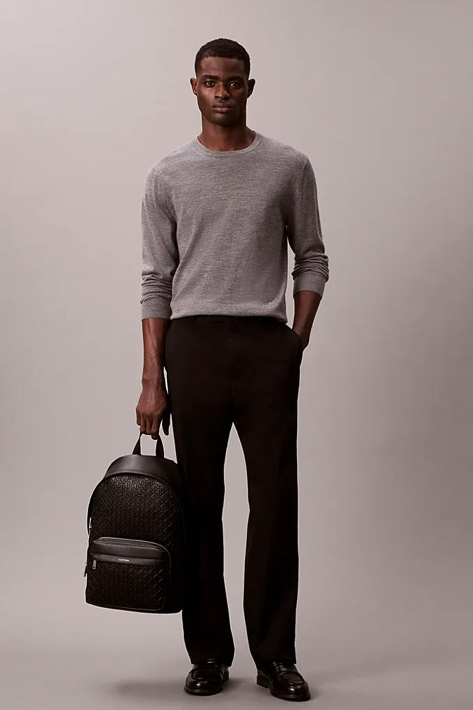 Ανδρική τσάντα backpack με ανάγλυφα λογότυπα Calvin Klein - LV04D3202GUB1