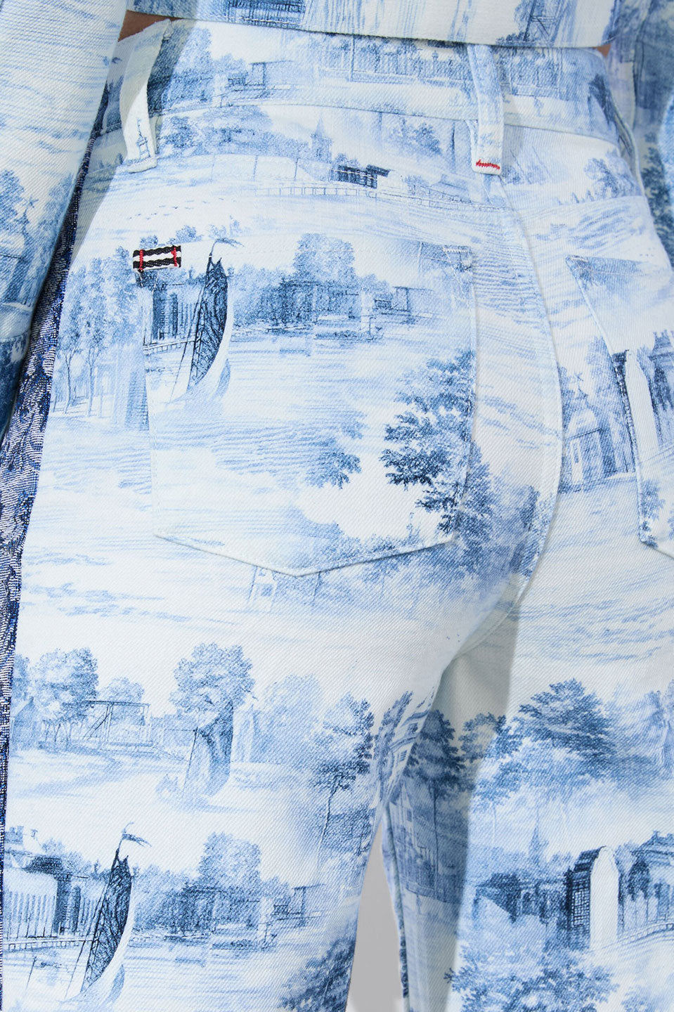 Γυναικείο Jean παντελόνι με pattern palm trees λευκό-γαλάζιο Alice+Olivia