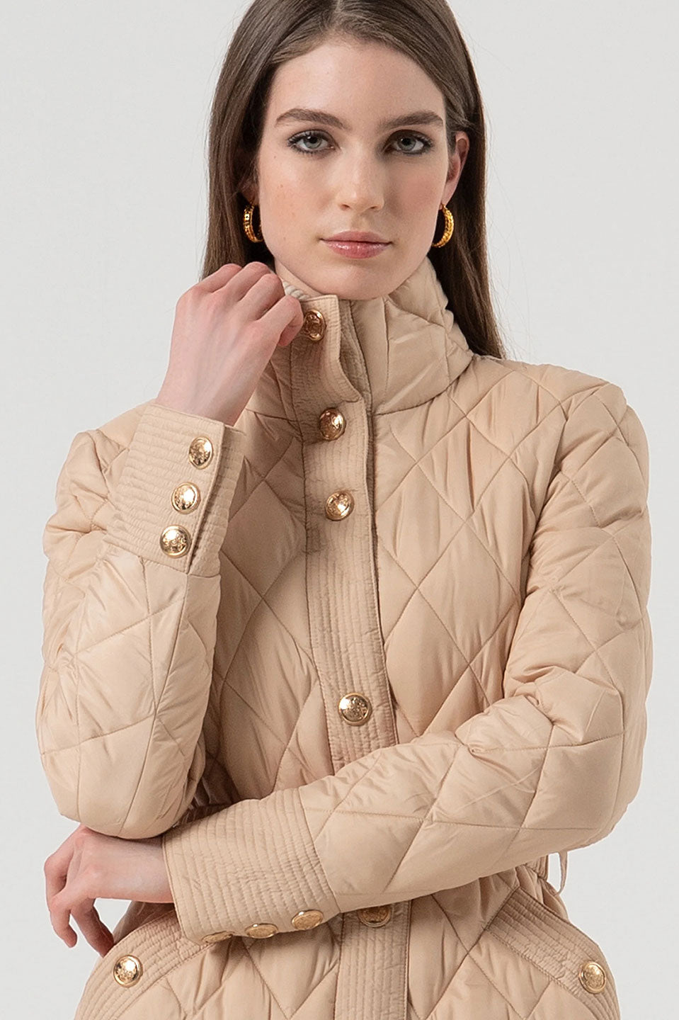 Γυναικείο μπουφάν puffer με ζώνη μπεζ Fracomina