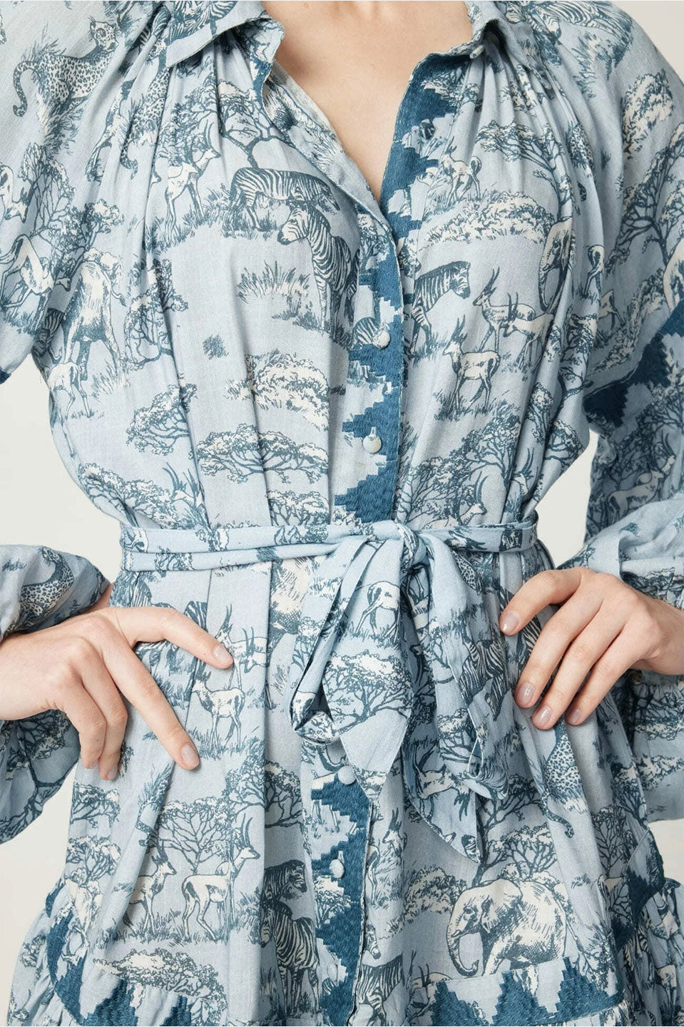 Γυναικείο φόρεμα κοντό ζακάρ με ζώνη εμπριμέ μπλε Miss June