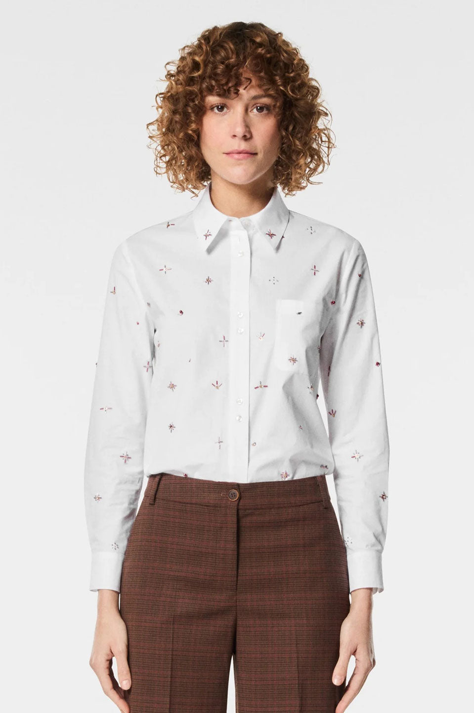 Γυναικείο πουκάμισο με κεντήματα και πέτρες λευκό Nenette