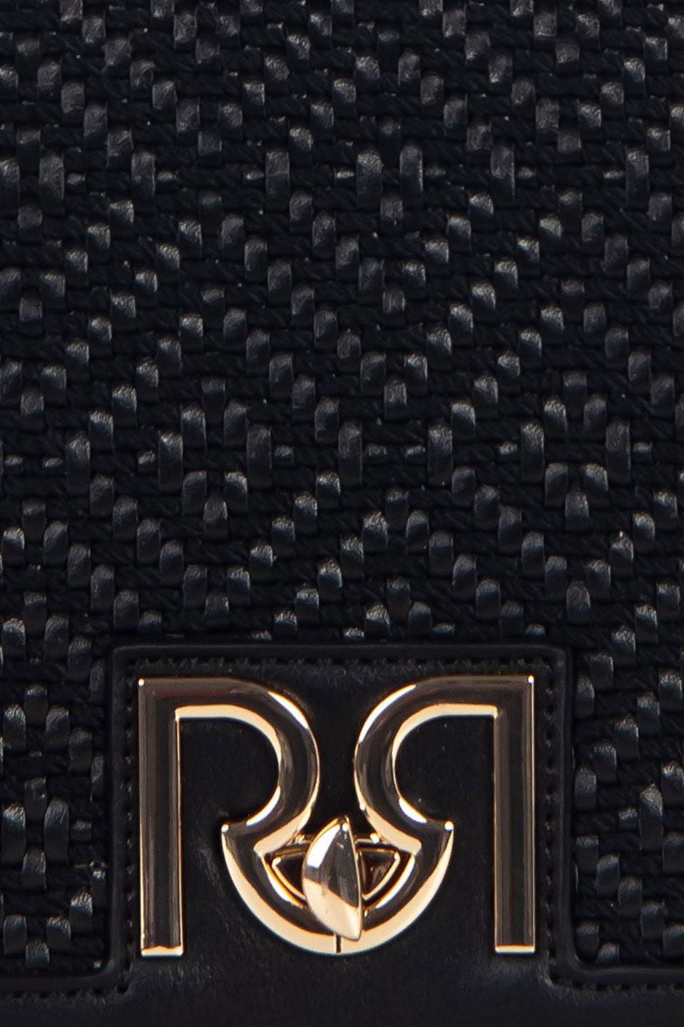 Γυναικεία Τσάντα ανάγλυφη με αλυσίδα μαύρη Rinascimento