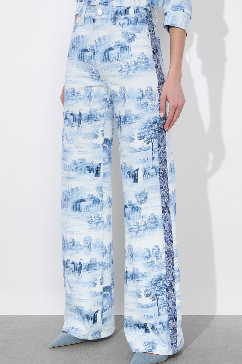 Γυναικείο Jean παντελόνι με pattern palm trees λευκό-γαλάζιο Alice+Olivia