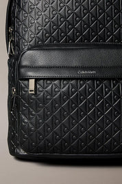 Ανδρική τσάντα backpack με ανάγλυφα λογότυπα Calvin Klein - LV04D3202GUB1