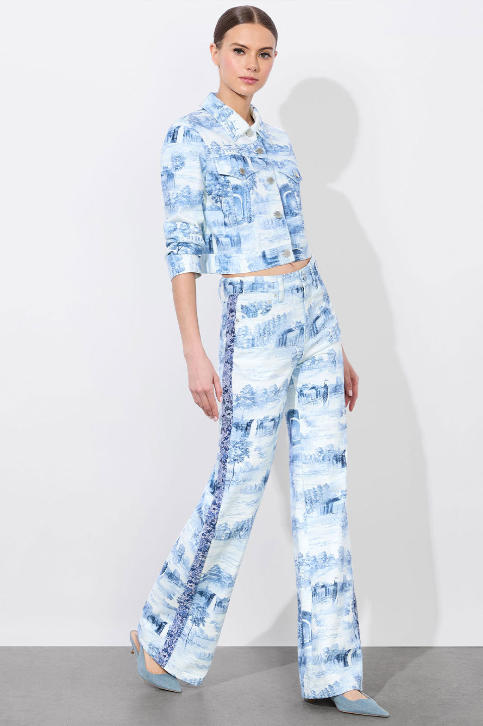 Γυναικείο Jean παντελόνι με pattern palm trees λευκό-γαλάζιο Alice+Olivia