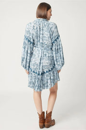 Γυναικείο φόρεμα κοντό ζακάρ με ζώνη εμπριμέ μπλε Miss June