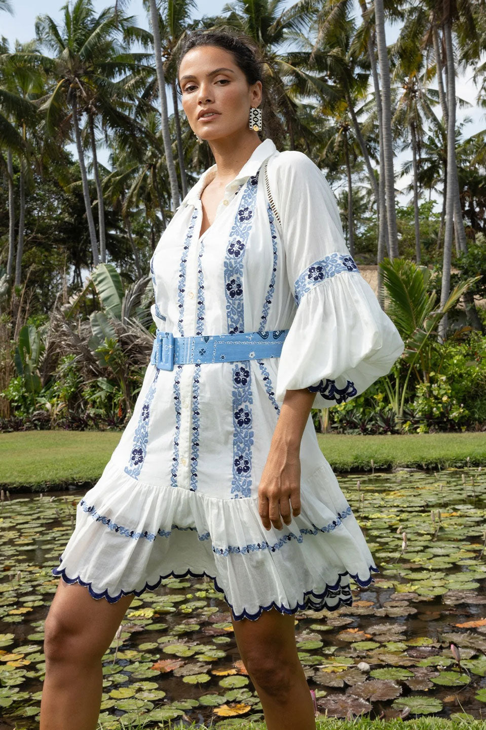 Γυναικείο φόρεμα με κέντημα και ζώνη μπλε Miss June