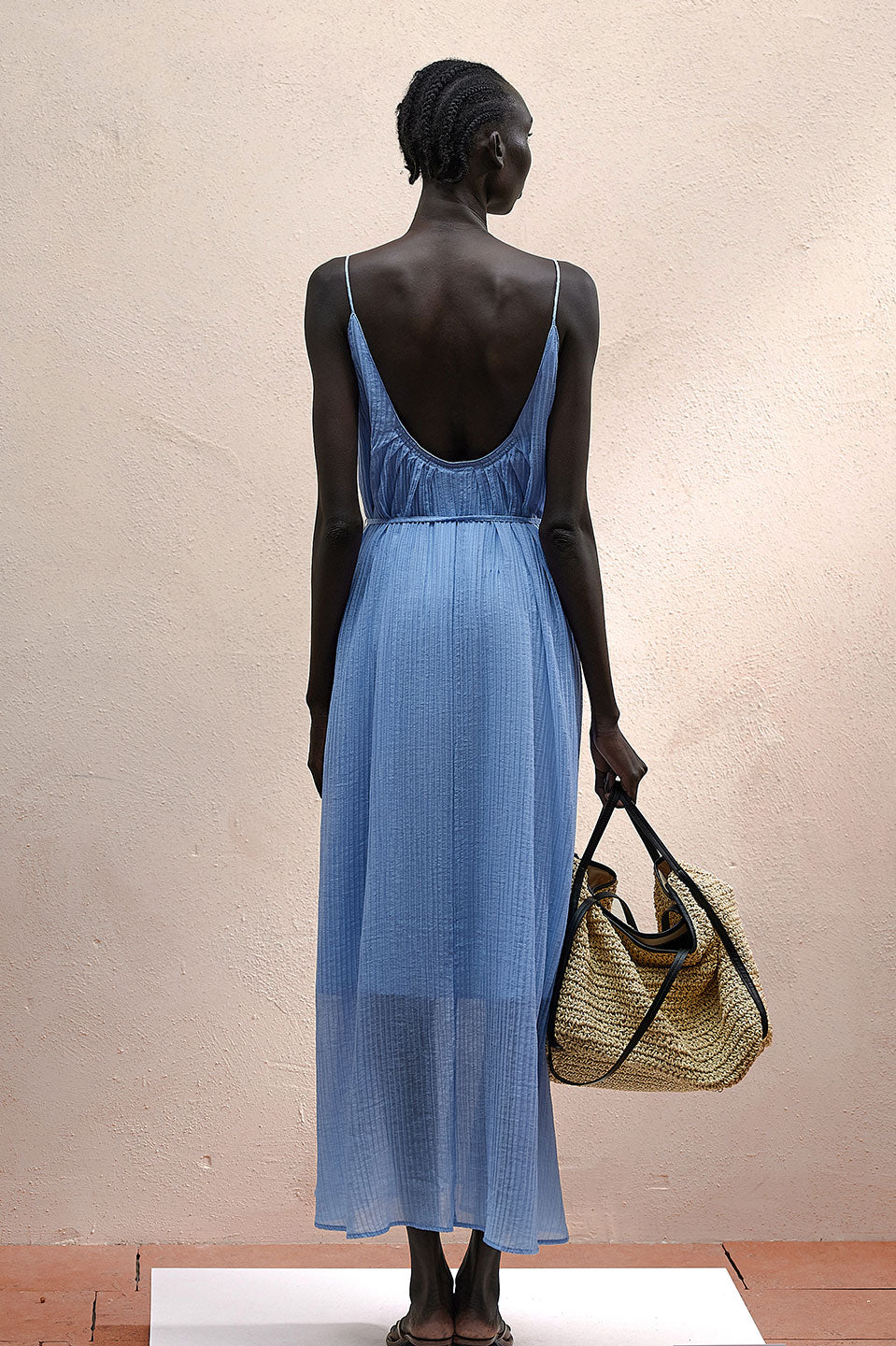 Γυναικείο Φόρεμα αμάνικο πλισέ με τριράντες γαλάζιο Eleh