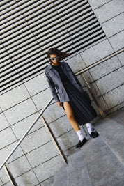 Γυναικεία φούστα πλισέ με ασυμμετρά μαύρη Nenette