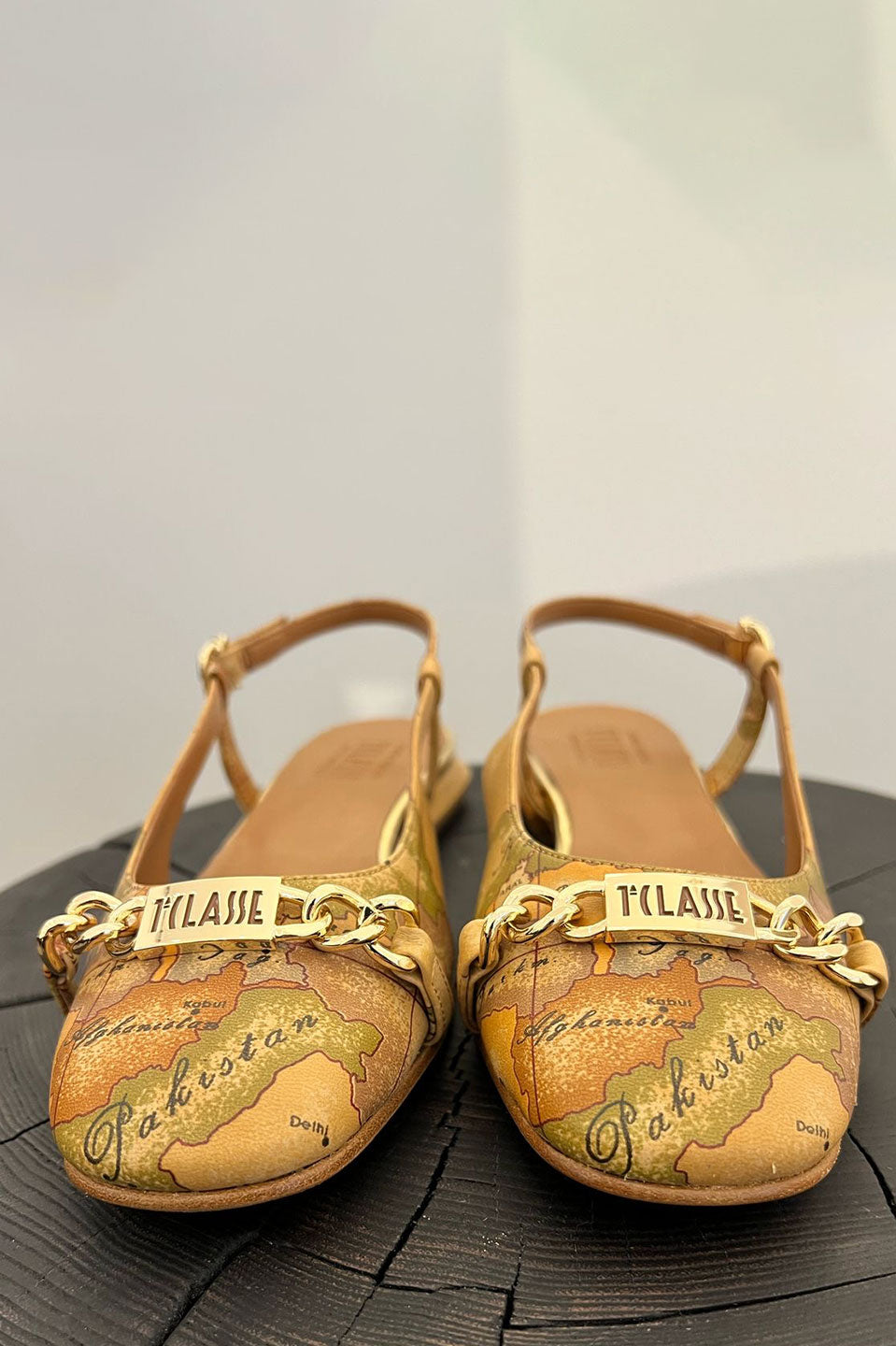 Γυναικεία Παπούτσια με iconic pattern map Alviero Martini