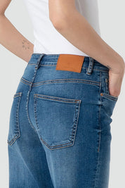 Γυναικείο τζιν παντελόνι Mom Fit σκούρο μπλε Fracomina