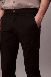 Ανδρικό παντελόνι βαμβακερό stretch cargo μαύρο Calvin Klein - LV04LC619GUB1