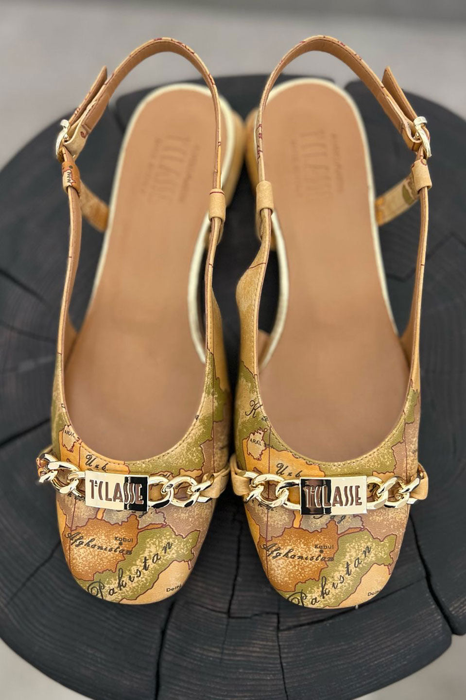 Γυναικεία Παπούτσια με iconic pattern map Alviero Martini