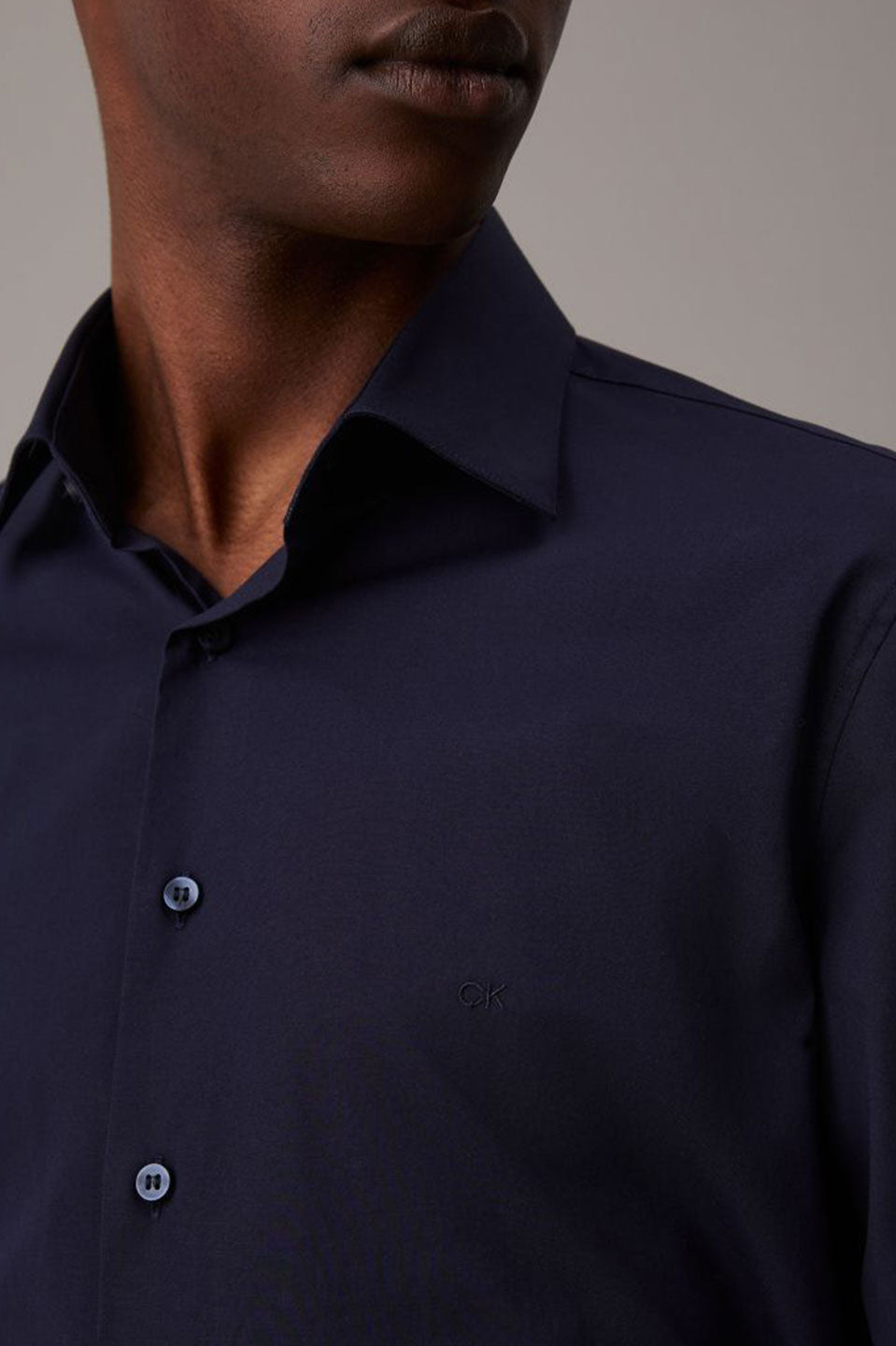 Ανδρικό Πουκάμισο ποπλίνα regular fit σκούρο μπλε Calvin Klein K10K109509CHW