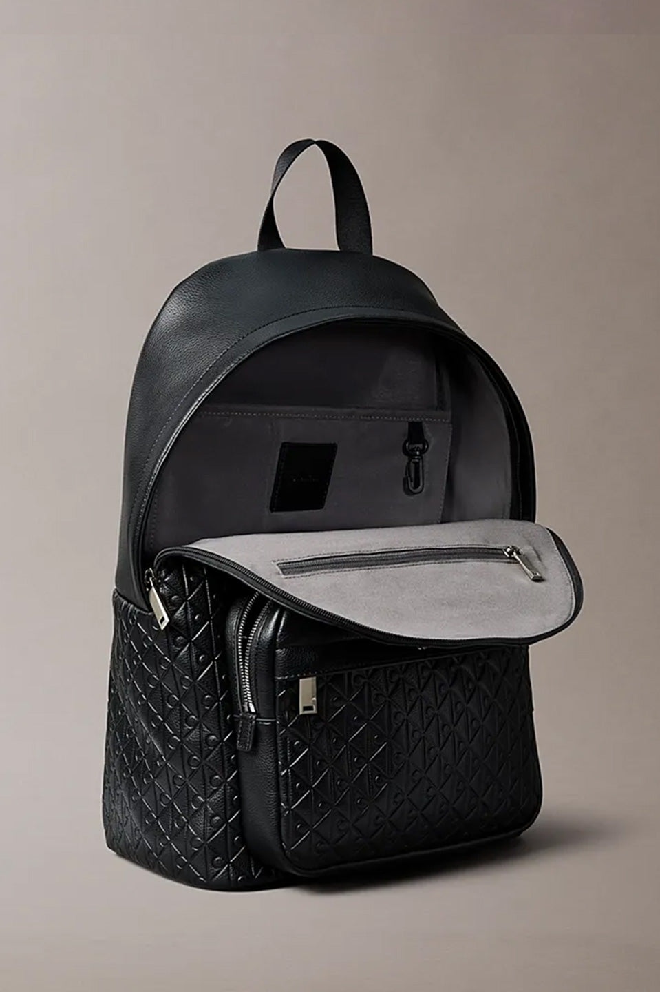 Ανδρική τσάντα backpack με ανάγλυφα λογότυπα Calvin Klein - LV04D3202GUB1