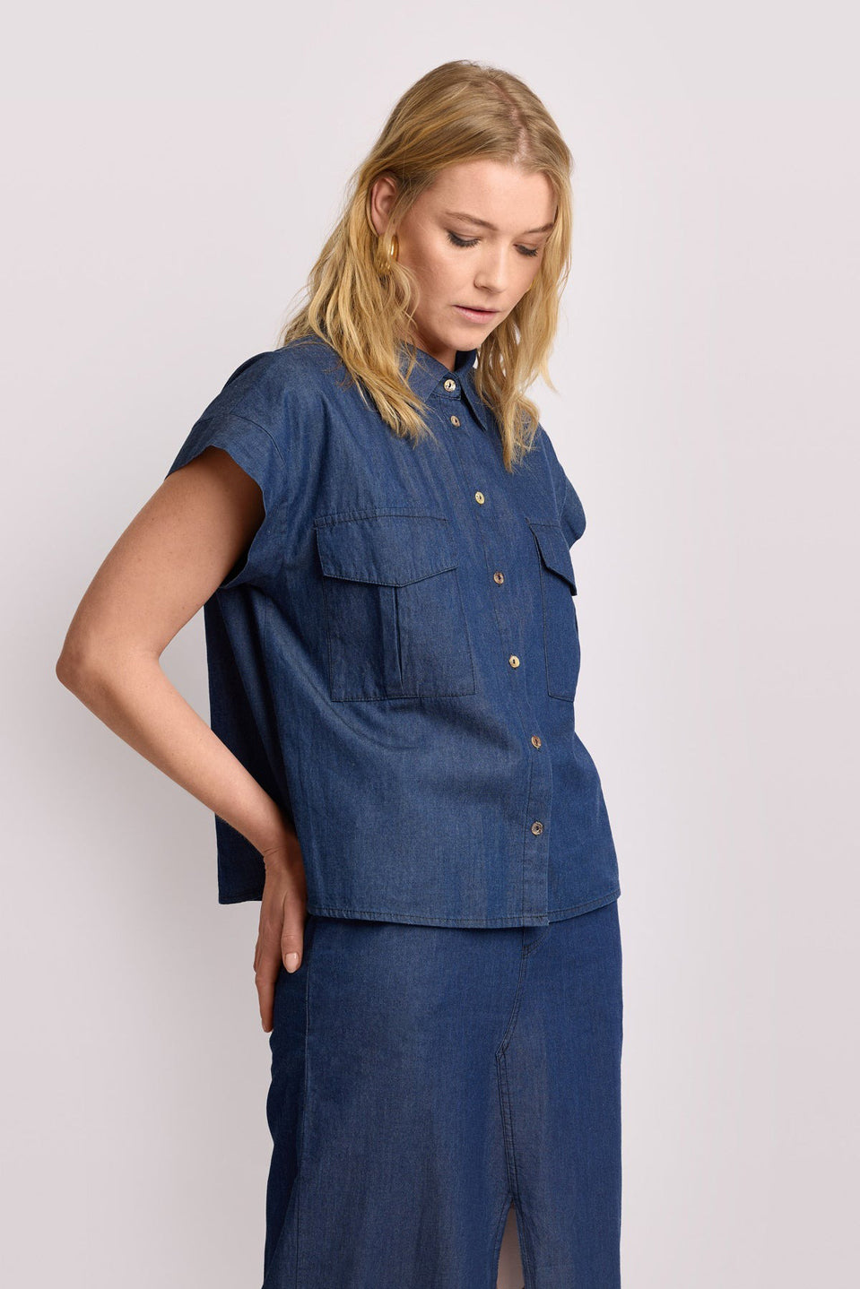 Γυναικεία μπλούζα κοντομάνικη με κουμπιά denim μπλε Kocca