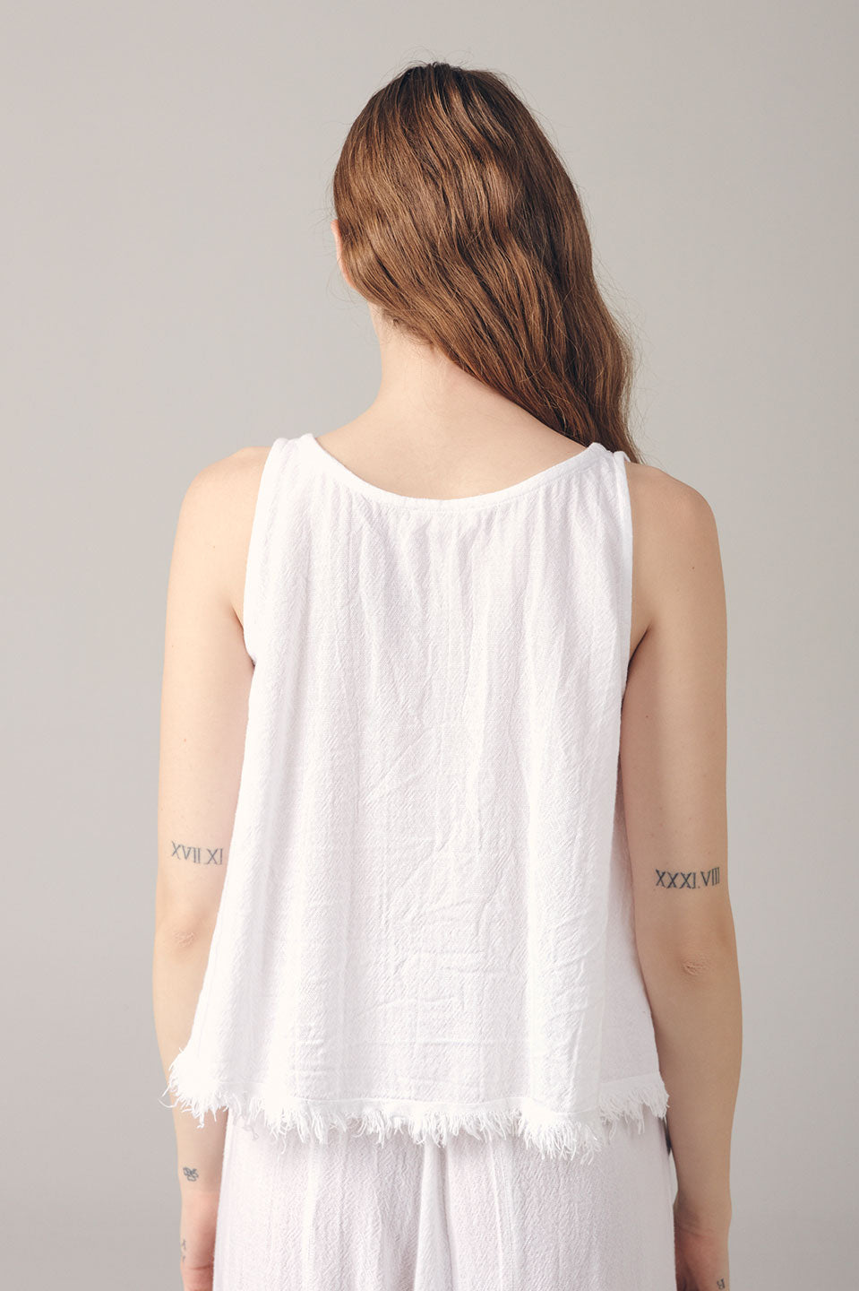 Γυναικεία μπλούζα σε φαρδιά γραμμή από γάζα λευκή Blanca