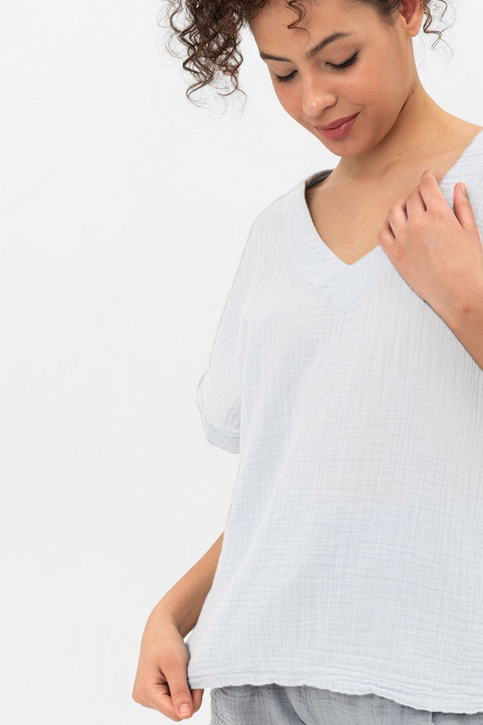 Γυναικεία μπλούζα αέρινη από γάζα λευκή Blanca