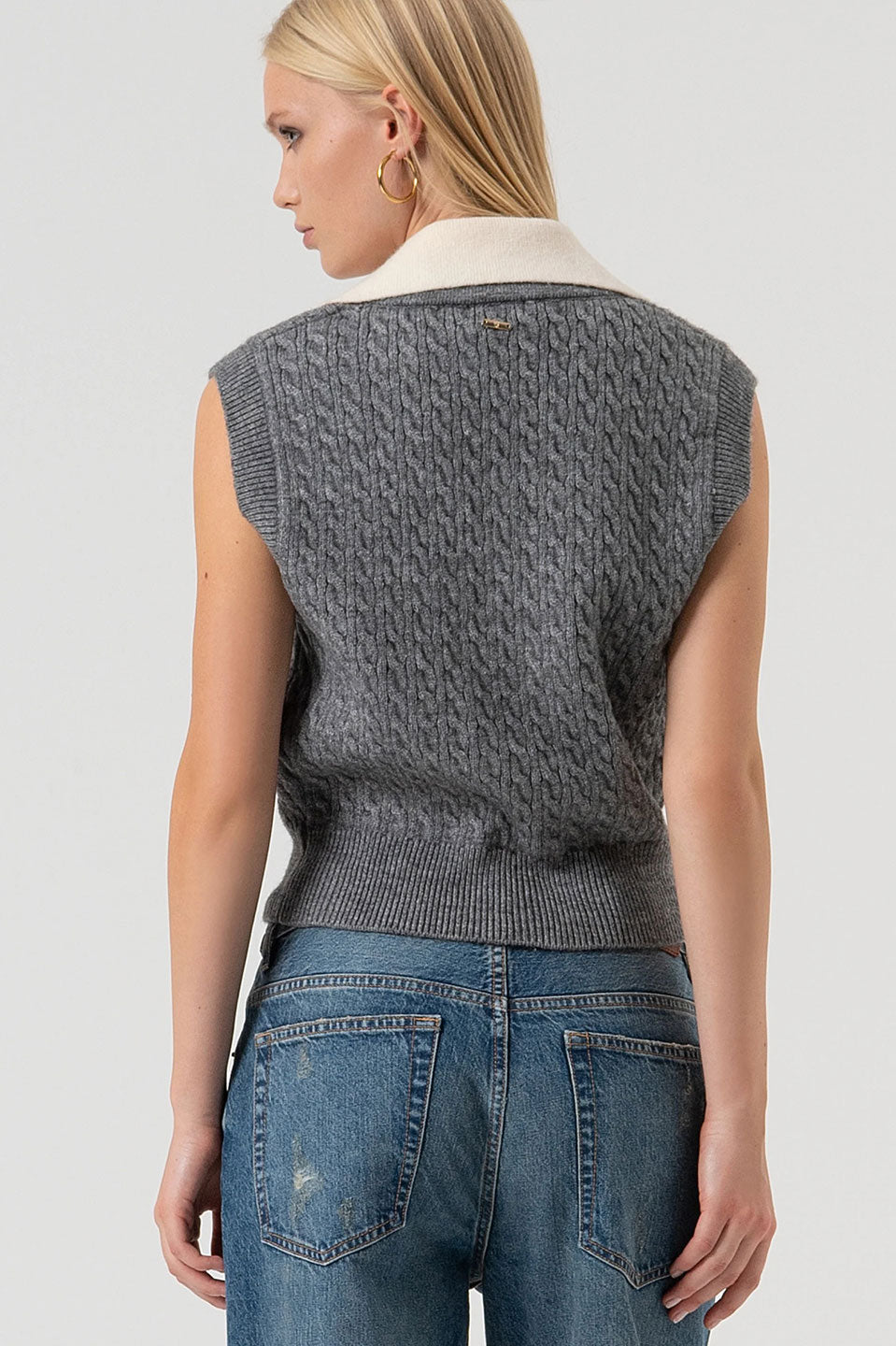 Γυναικεία μπλούζα αμάνικη εκρού-γκρι Fracomina