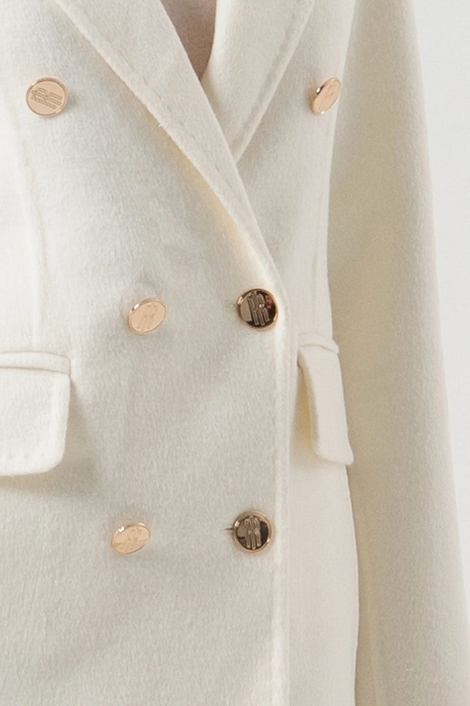 Γυανικείο σακάκι με χρυσά κουμπιά εκρού Fracomina