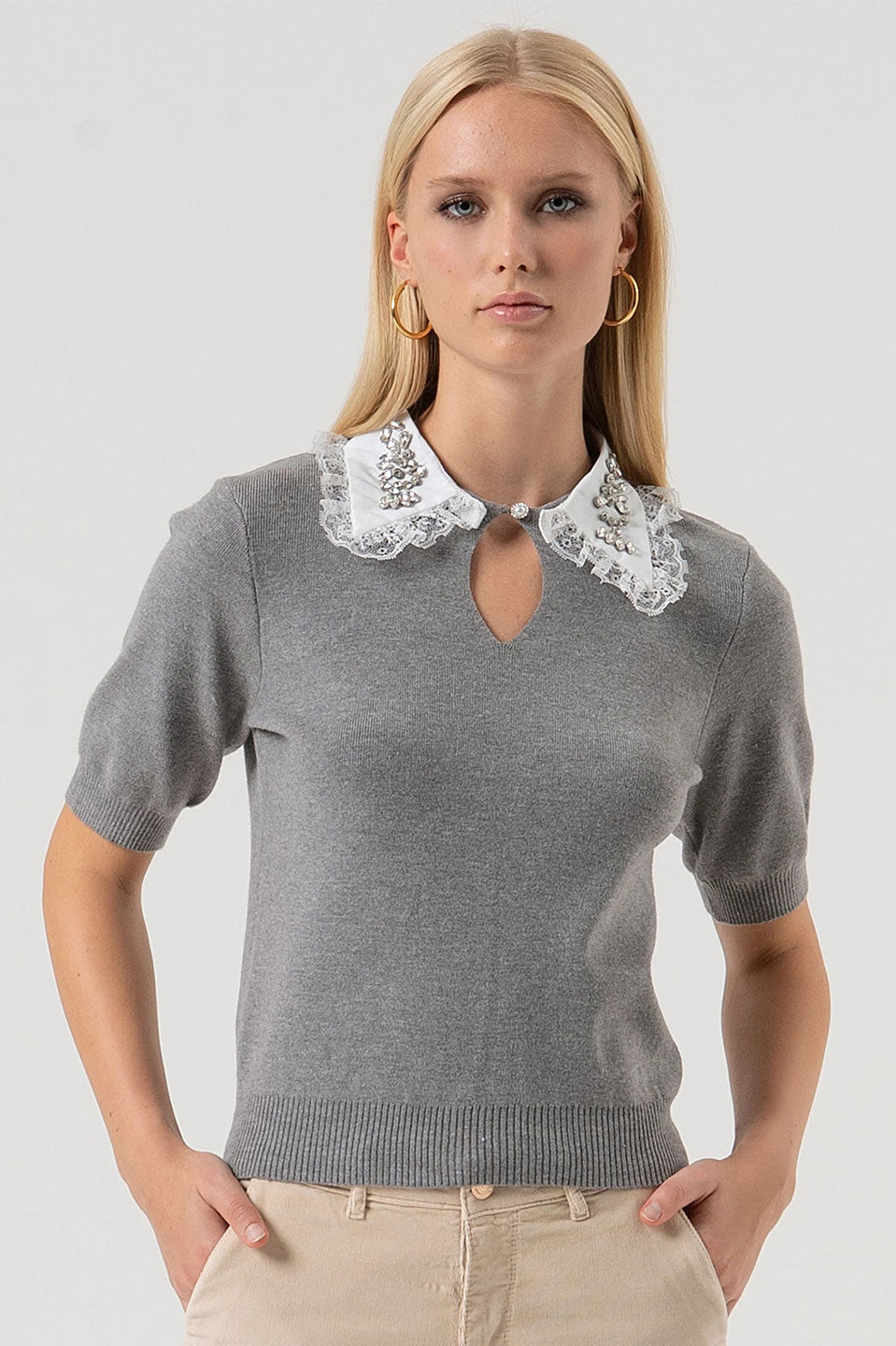 Γυναικεία μπλούζα με πέτρες στο γιακά γκρι Fracomina