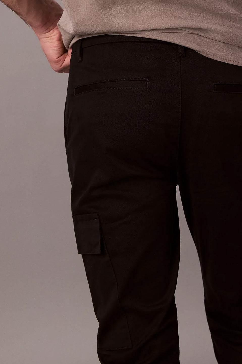 Ανδρικό παντελόνι βαμβακερό stretch cargo μαύρο Calvin Klein - LV04LC619GUB1