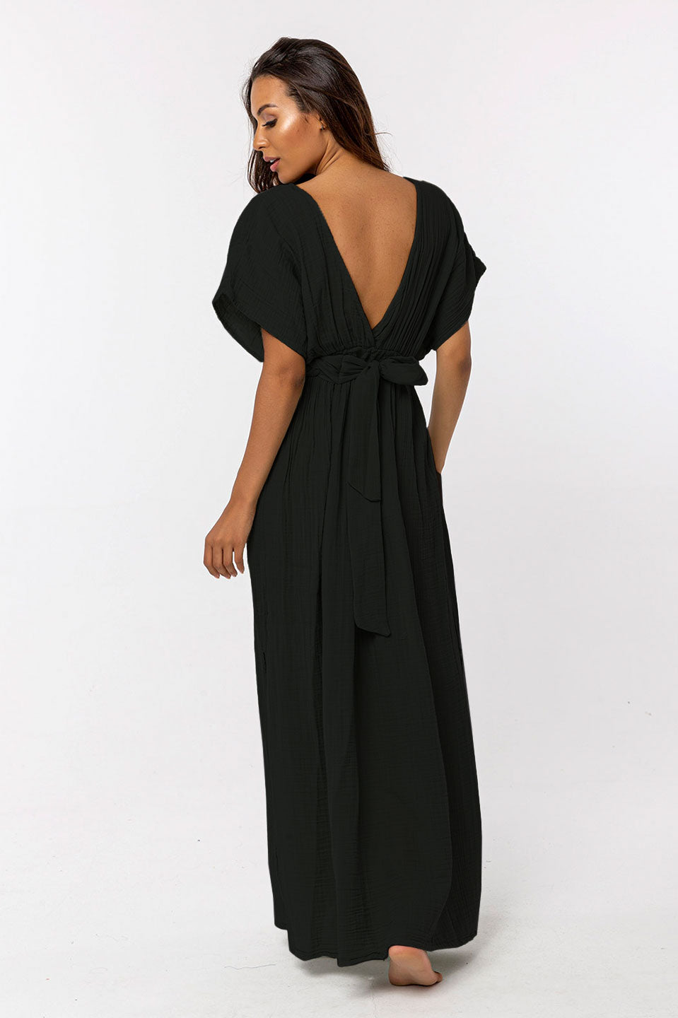 Γυναικείο φόρεμα αέρινο γάζα μαύρο με σκίσιμο και ζώνη Blanca