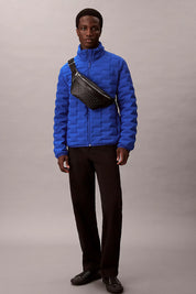 Ανδρική τσάντα μέσης με ανάγλυφα λογότυπα Calvin Klein - LV04D3205GUB1